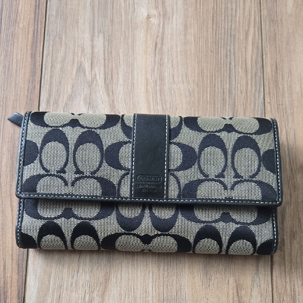 Coach Signature Black and Tan Wallet